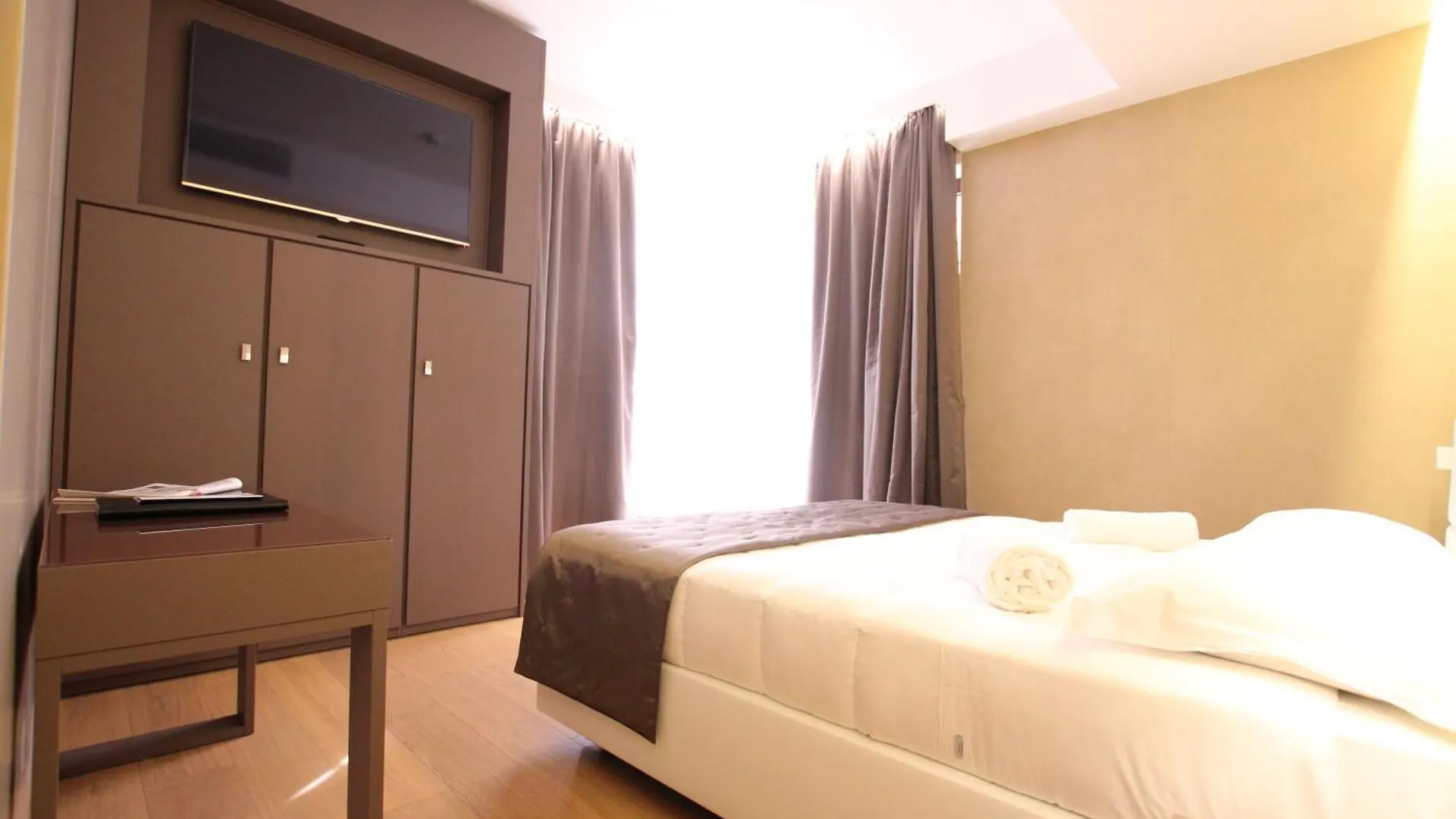 Mokinba Hotels Baviera Milan 4*,